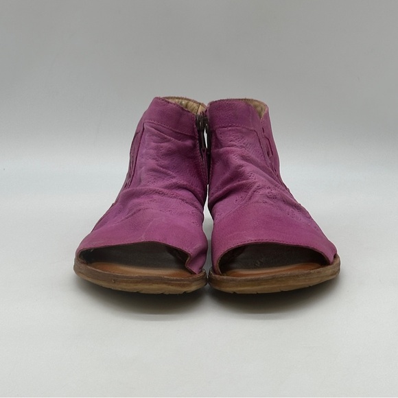 Miz Mooz Flaire Sandals. Size 9 - Picture 3 of 11